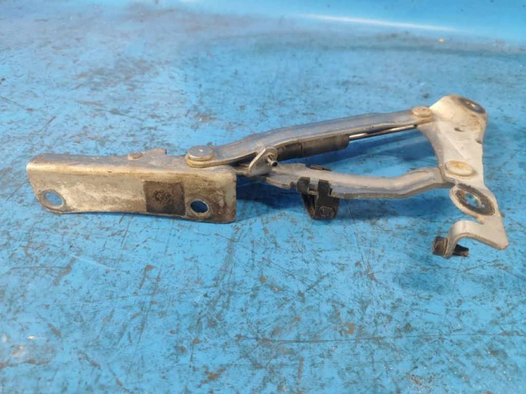 BBM4-52-720A | Петля кришки багажника лів. MAZDA 3 BL 09-13 - Фото 4