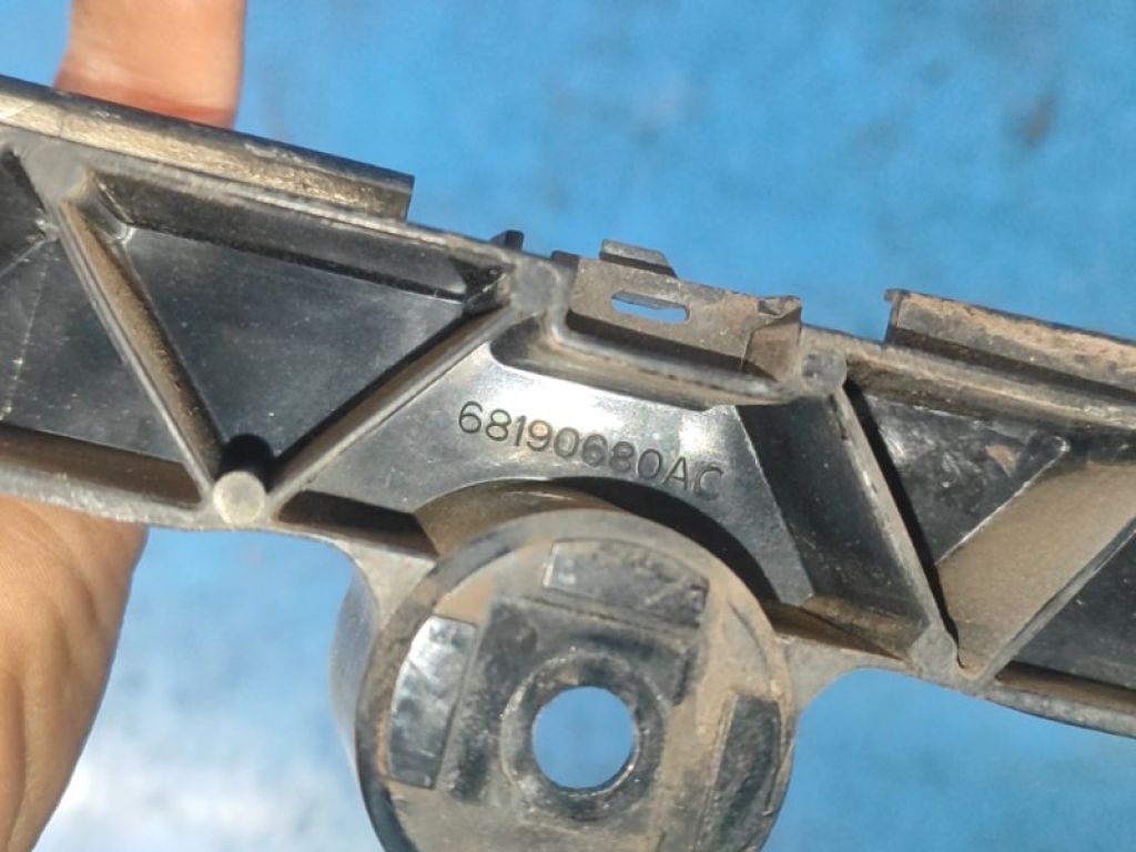 68190680AC | Кронштейн заднього бампера прав. DODGE JOURNEY 08-20 - Фото 4