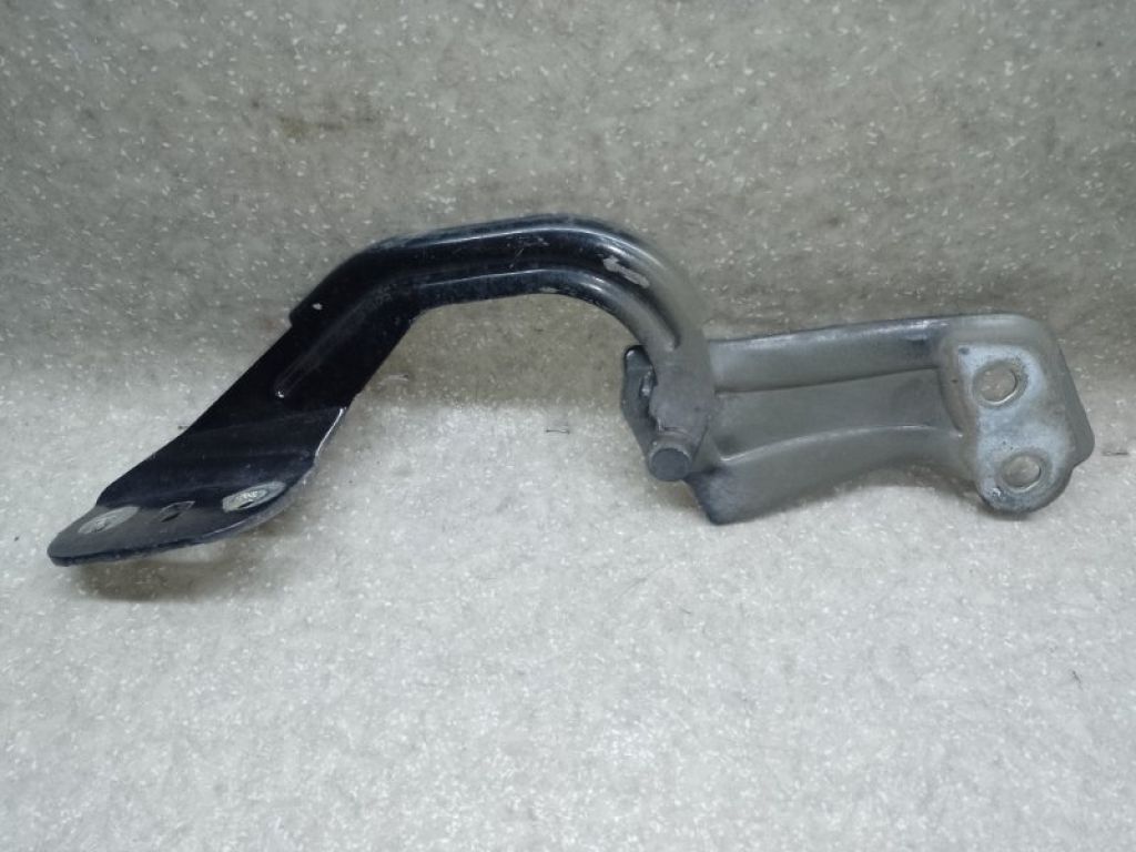 BM5Z-16797-A | Петля капоту лів. FORD ESCAPE 12-19