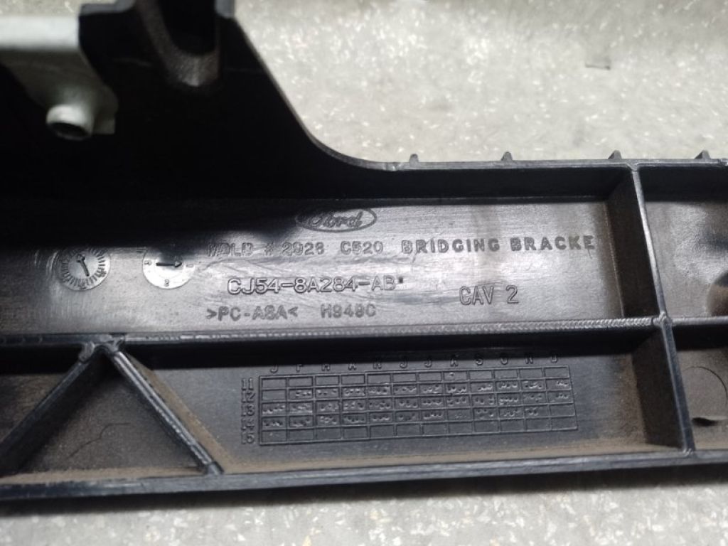 CJ5Z-8A284-C | Кронштейн решітки радіатора FORD ESCAPE 12-19 - Фото 4