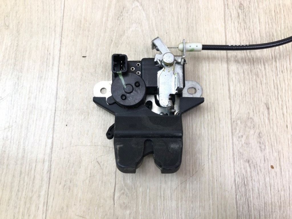 812303Q000 | Замок кришки багажника HYUNDAI SONATA YF 10-14