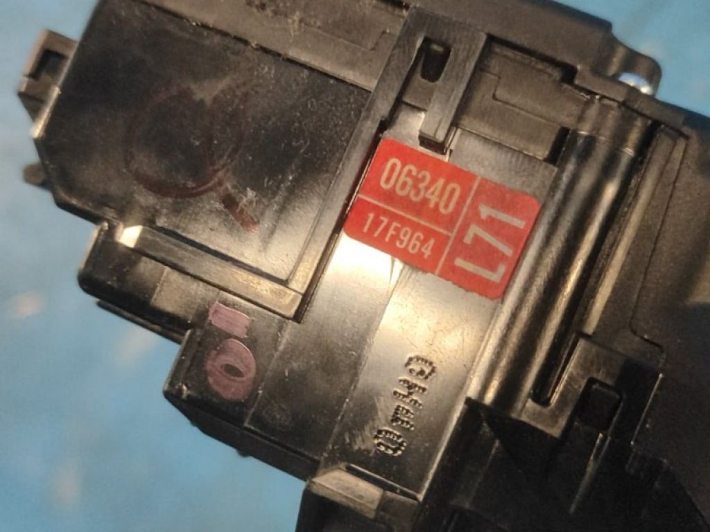 84652-06340 | Підрульовий перемикач прав. TOYOTA CAMRY 55 14-17 - Фото 4