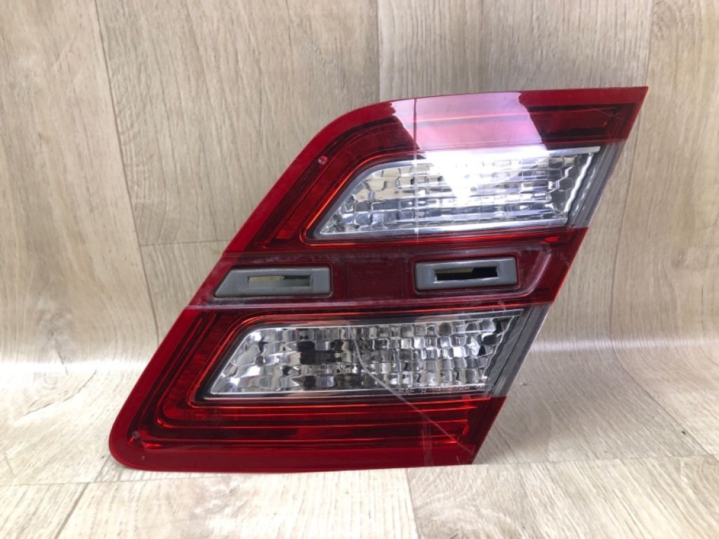 DG1Z-13404-L | Ліхтар внутрішній прав. FORD TAURUS 10-19