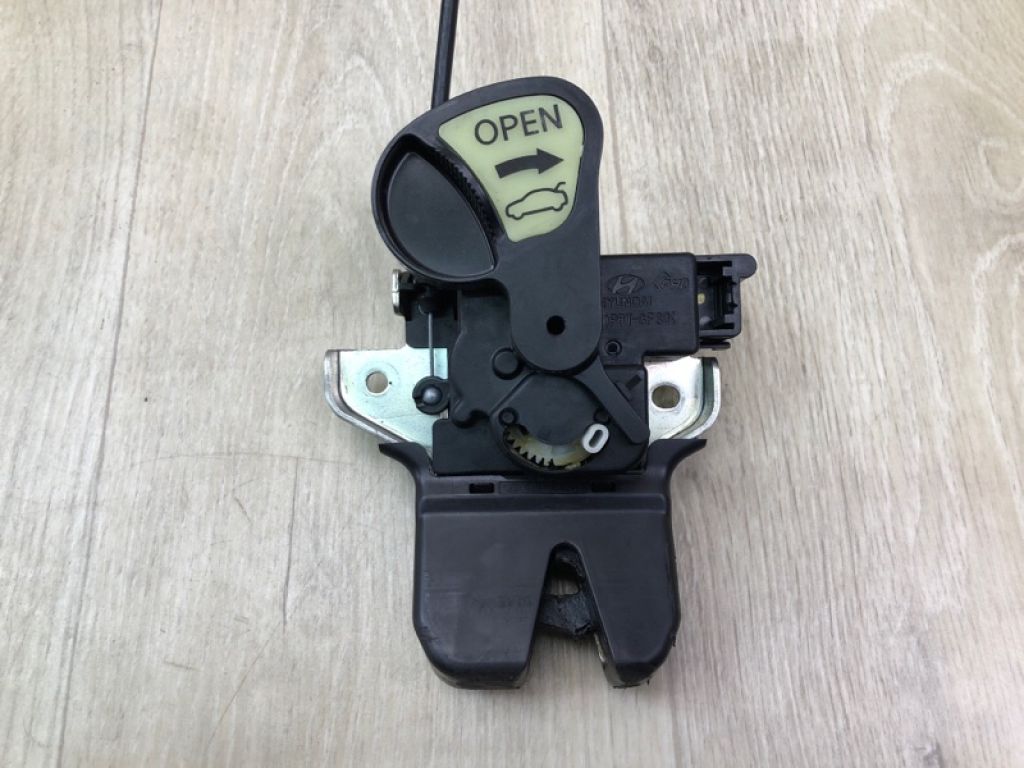812303M020 | Замок кришки багажника HYUNDAI GENESIS SEDAN 08-13 - Фото 2