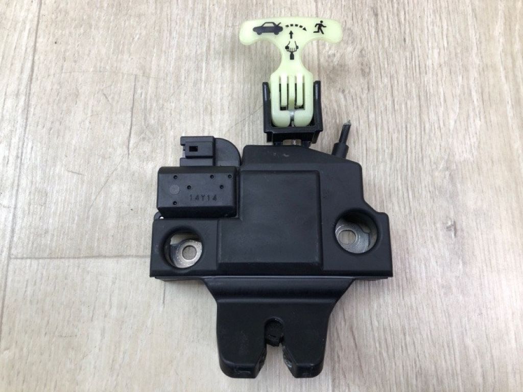 6460006041 | Замок кришки багажника TOYOTA CAMRY 55 14-17