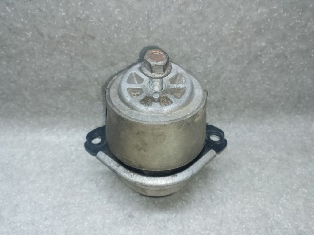 7L8199131A | Подушка двигателя лев. AUDI Q7 05-15