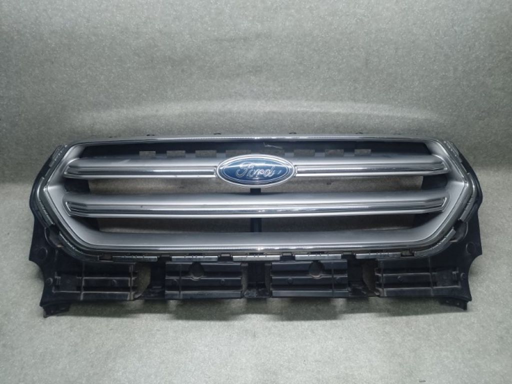 GJ5Z-8200-AA | Решітка радіатора FORD ESCAPE 12-19