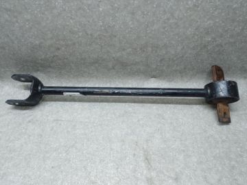 Важіль задньої підвіски поздовжній прав. TOYOTA CAMRY 55 14-17