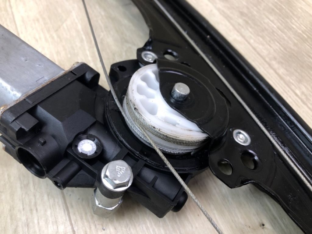 68070267AD | Стеклоподъемник передн. лев. FIAT 500 (312/FF) 07-19 - Фото 4