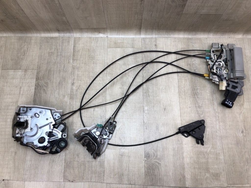 6930008020 | Замок двері задн. лів. TOYOTA SIENNA 11-16