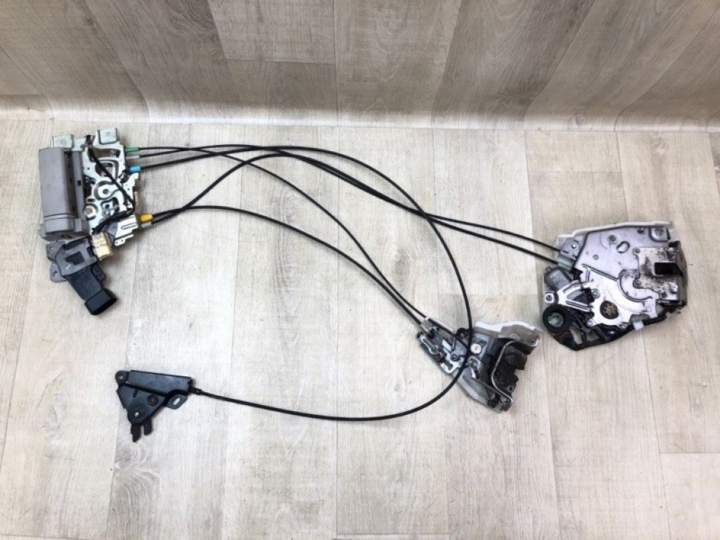 6920008020 | Замок двері задн. прав. TOYOTA SIENNA 11-16