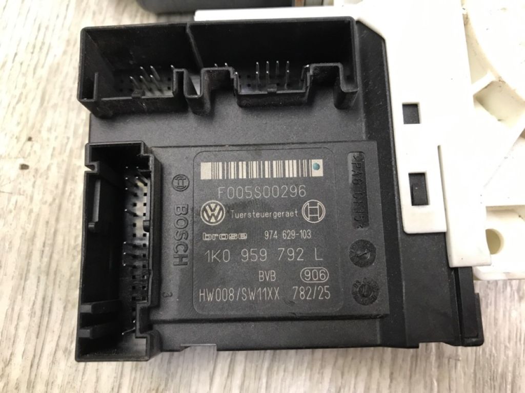 1K0959702Q | Моторчик склопідйомника передн. прав. VOLKSWAGEN JETTA 05-10 - Фото 6