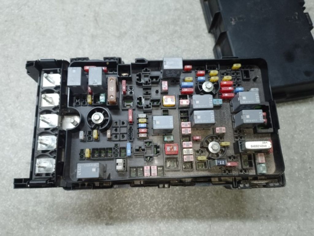 68192999AF | Блок запобіжників моторний відсік JEEP CHEROKEE 14- - Фото 2