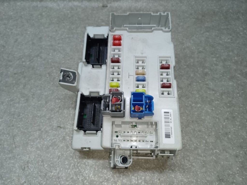 68141880AD | Блок запобіжників салон JEEP CHEROKEE 14-