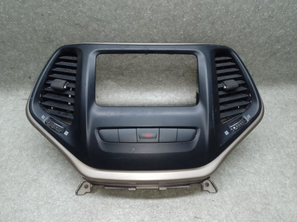 1WG521S5AB | Накладка торпедо під магнітолу JEEP CHEROKEE 14-