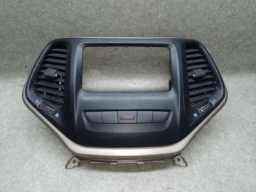 Накладка торпедо під магнітолу JEEP CHEROKEE 14-