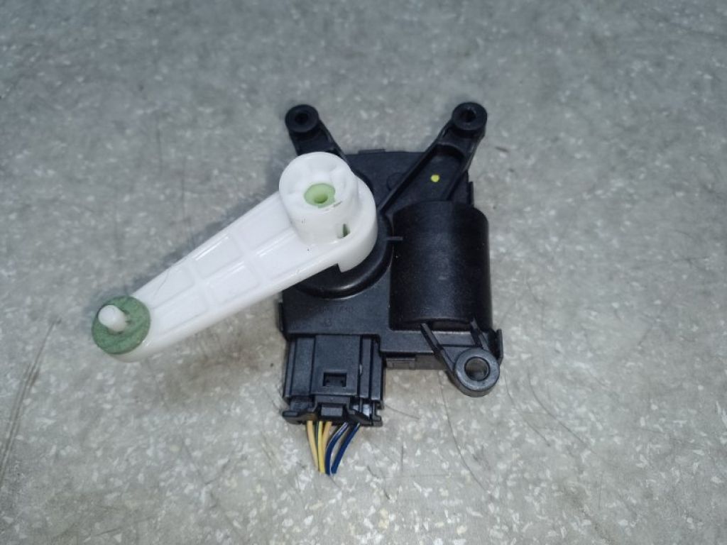 68223058AA | Моторчик заслінки пічки JEEP CHEROKEE 14-