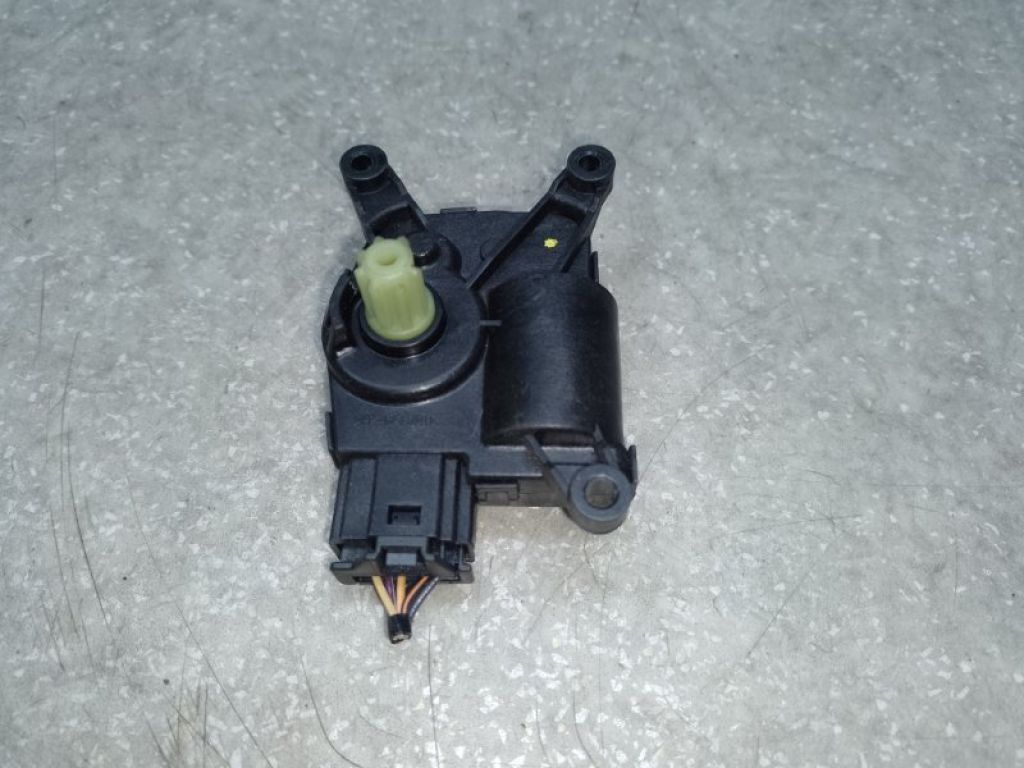 68223051AA | Моторчик заслінки пічки JEEP CHEROKEE 14-