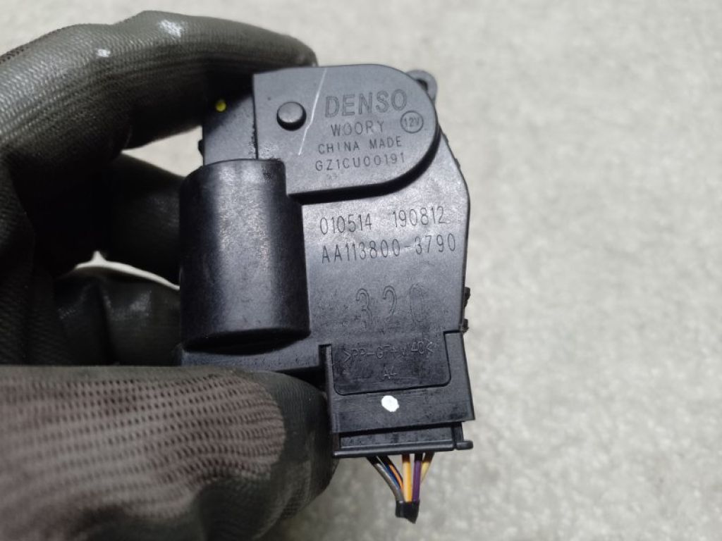 68223051AA | Моторчик заслінки пічки JEEP CHEROKEE 14- - Фото 3