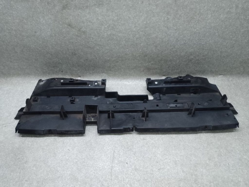 68161379AA | Дефлектор радиатора JEEP CHEROKEE 14-