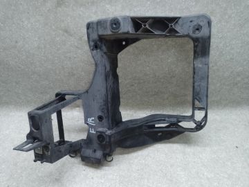 Кронштейн кріплення фари прав. JEEP CHEROKEE 14-