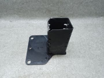 Кронштейн переднього бампера прав. JEEP CHEROKEE 14-