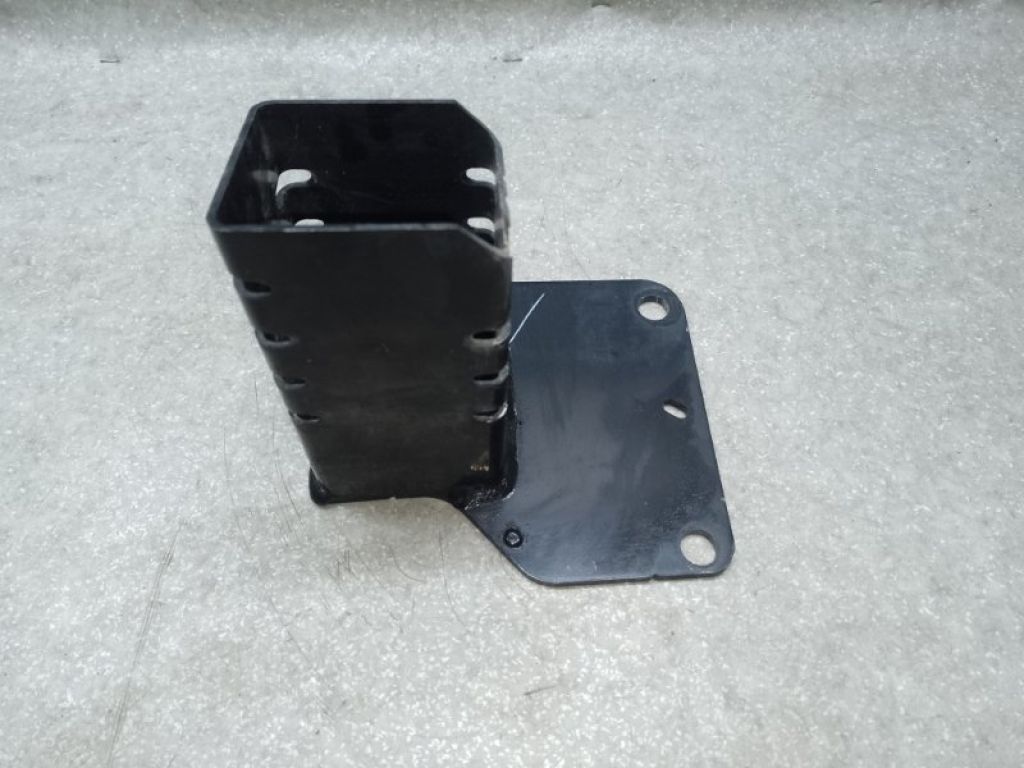 68096087AB | Кронштейн переднього бампера лів. JEEP CHEROKEE 14-