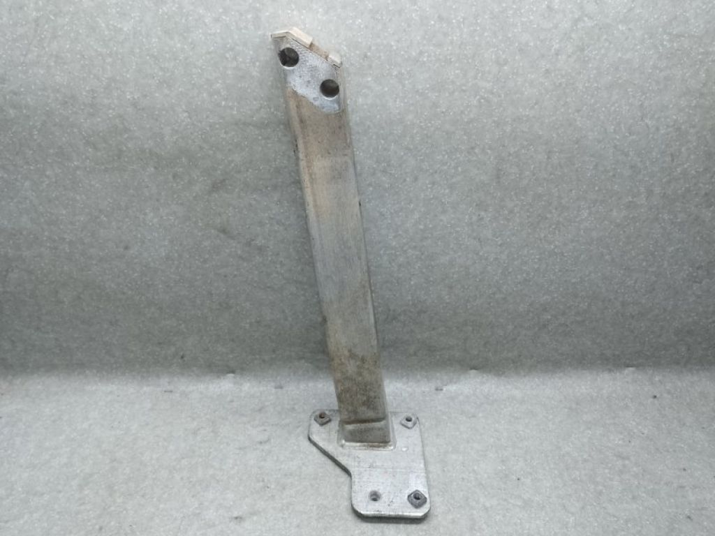 68143955AB | Кронштейн підсилювача переднього бампера лів. JEEP CHEROKEE 14-