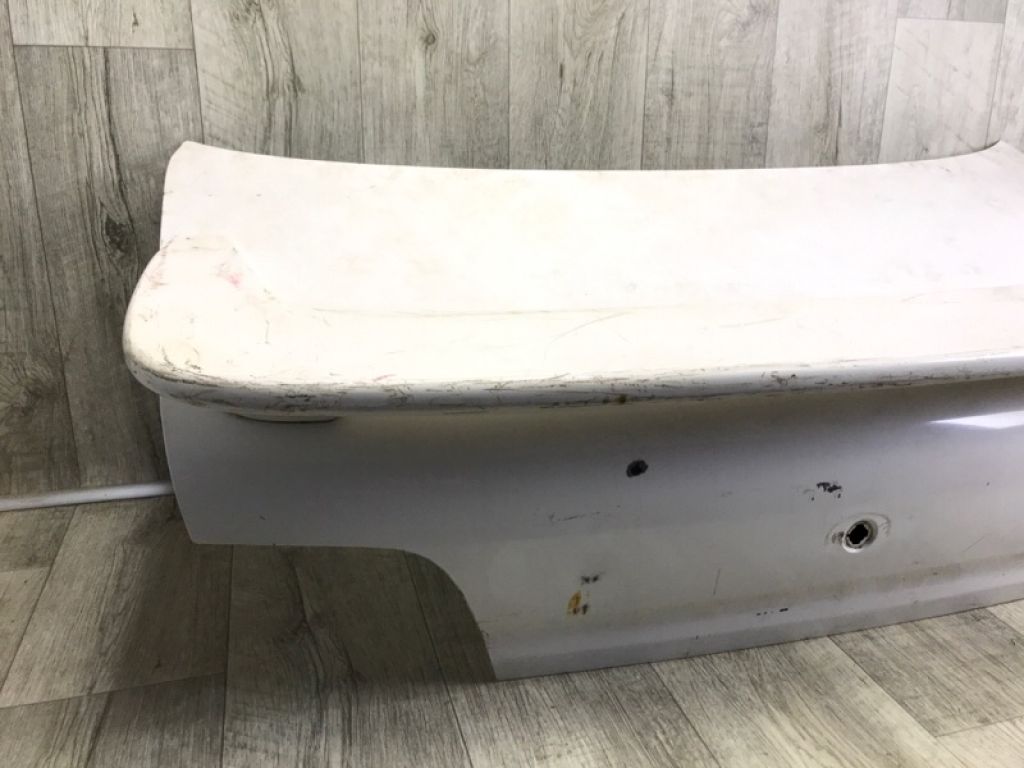 84300-1E735 | Крышка багажника NISSAN BLUEBIRD 91-97 - Фото 2