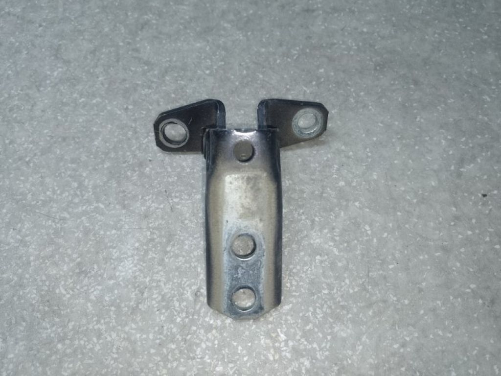 5702A064 | Петля двері верхня передн. лів. MITSUBISHI ASX / OUTLANDER SPORT 10-21