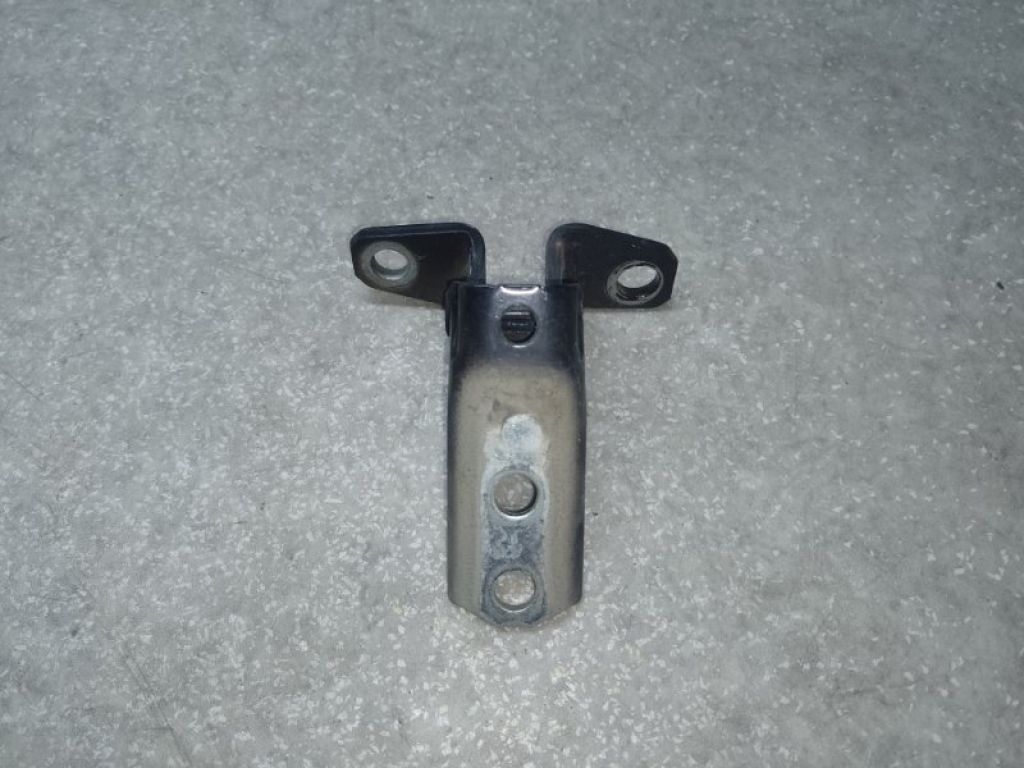 5702A064 | Петля двері нижня передн. лів. MITSUBISHI ASX / OUTLANDER SPORT 10-21