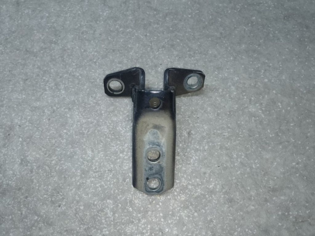 5702A063 | Петля двері нижня передн. прав. MITSUBISHI ASX / OUTLANDER SPORT 10-21