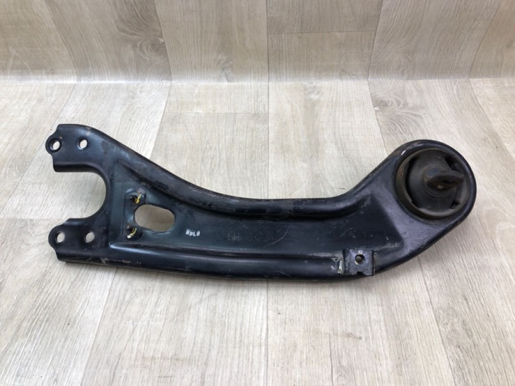 552703Q000 | Важіль задньої підвіски поздовжній лів. HYUNDAI SONATA YF 10-14