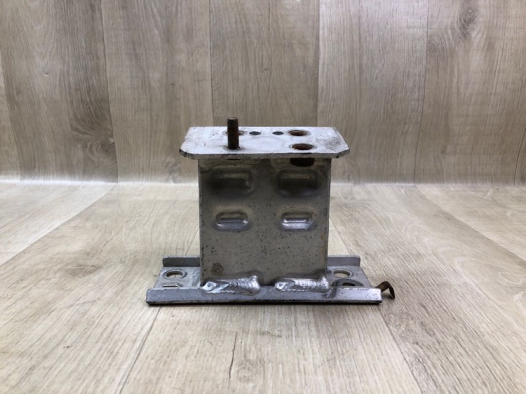 57013-47040 | Кронштейн усилителя переднего бампера прав. TOYOTA PRIUS - 30 09-17