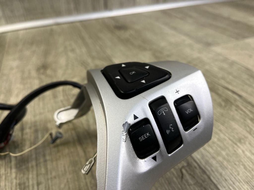 BT4Z-9C888-AB | Кнопки на руль FORD EXPLORER 10-20 - Фото 3