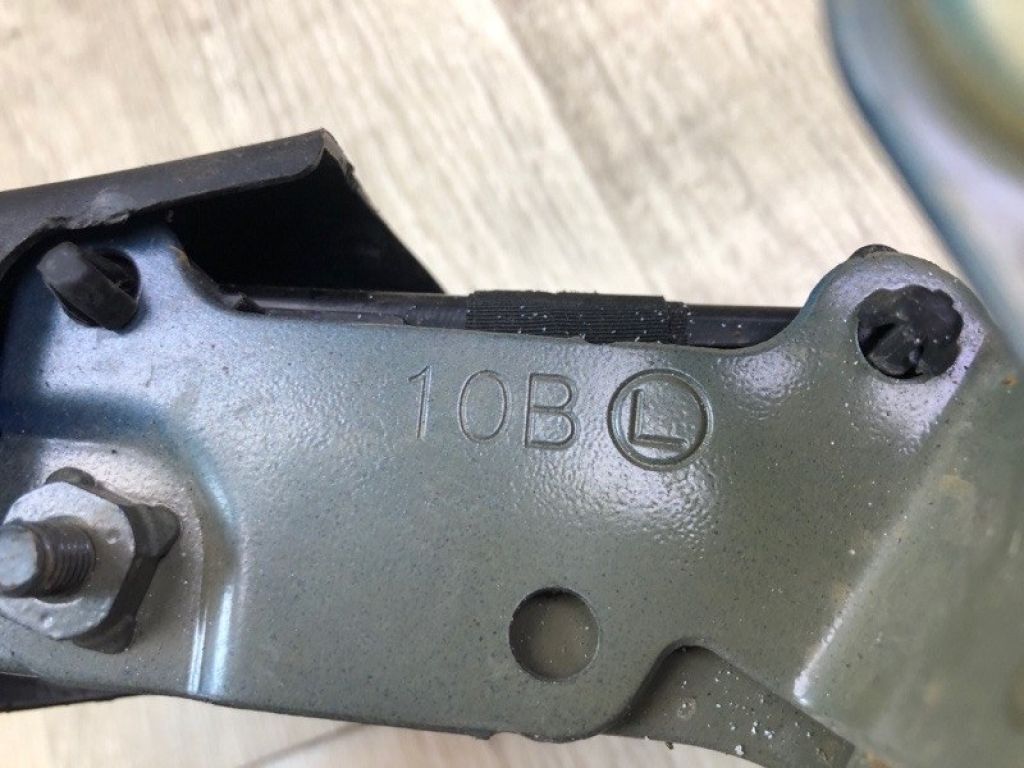 64520-06100 | Петля кришки багажника лів. TOYOTA CAMRY 70 17- - Фото 6