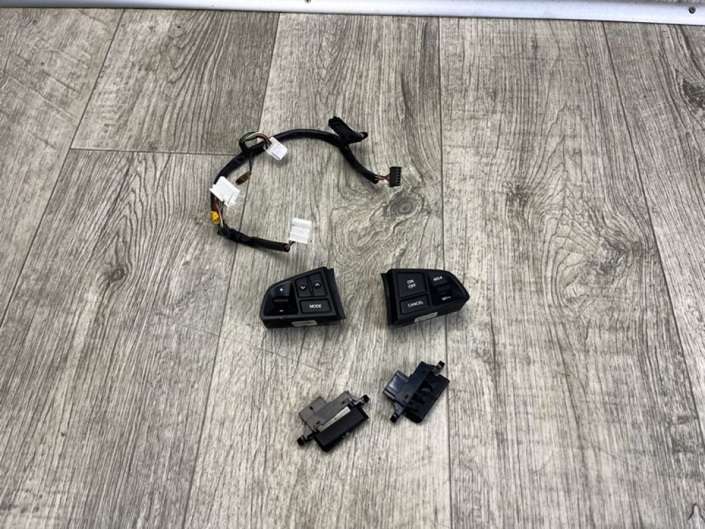 96700-1R050-RDR | Кнопки на руль HYUNDAI ACCENT RB 10-