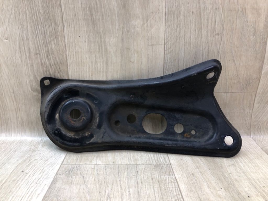 51036-33011 | Кріплення балки підвіски передн. лів. TOYOTA CAMRY 30 02-06