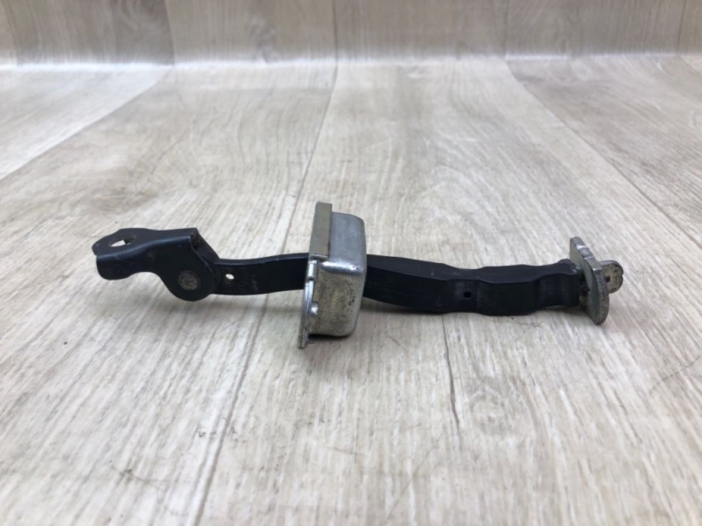 80430-1KA0A | Обмежувач дверей передн. прав. NISSAN JUKE 10-19