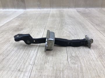 Обмежувач дверей передн. прав. NISSAN JUKE 10-19