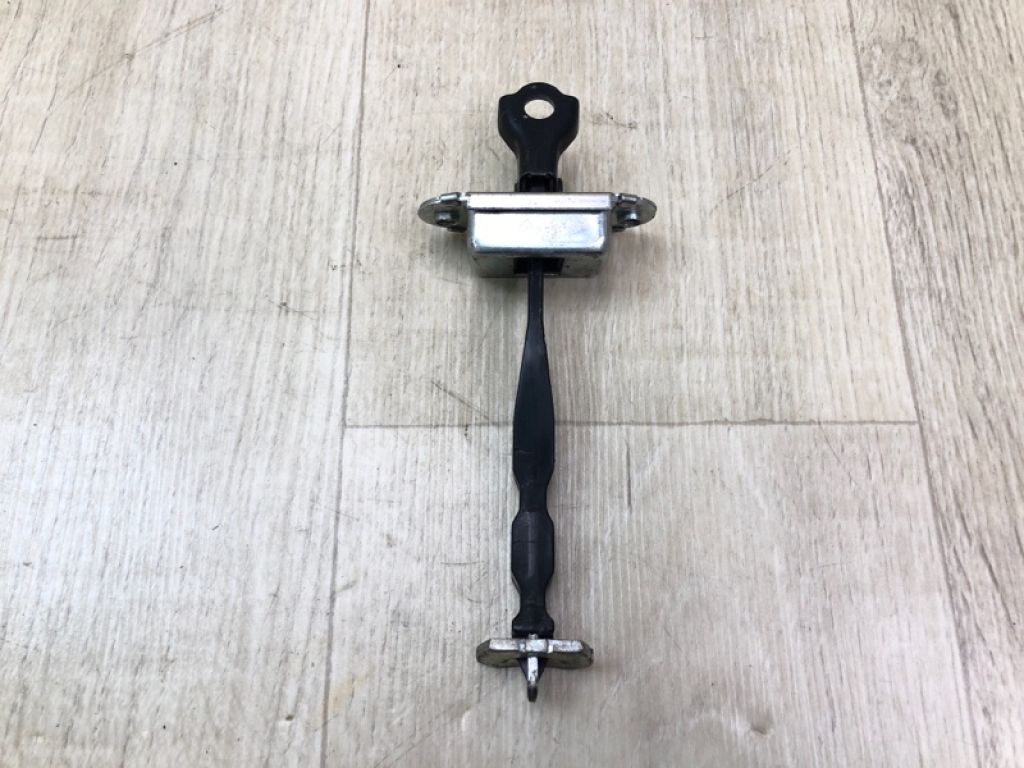 80430-1KA0A | Обмежувач дверей передн. прав. NISSAN JUKE 10-19 - Фото 2