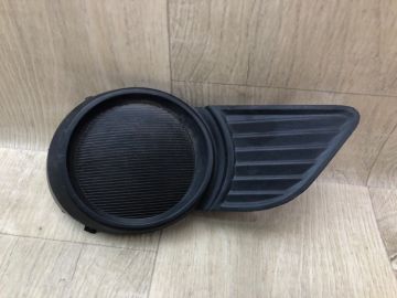 Заглушка протитуманних фар передн. прав. TOYOTA SIENNA 11-16