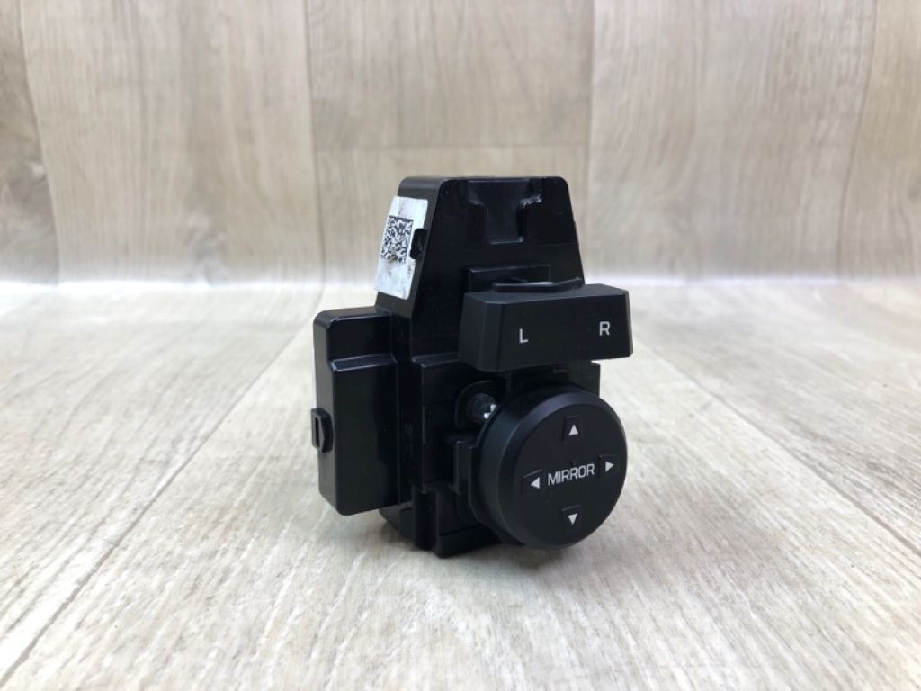 93573F20104X | Блок керування дзеркалами HYUNDAI ELANTRA AD 16-