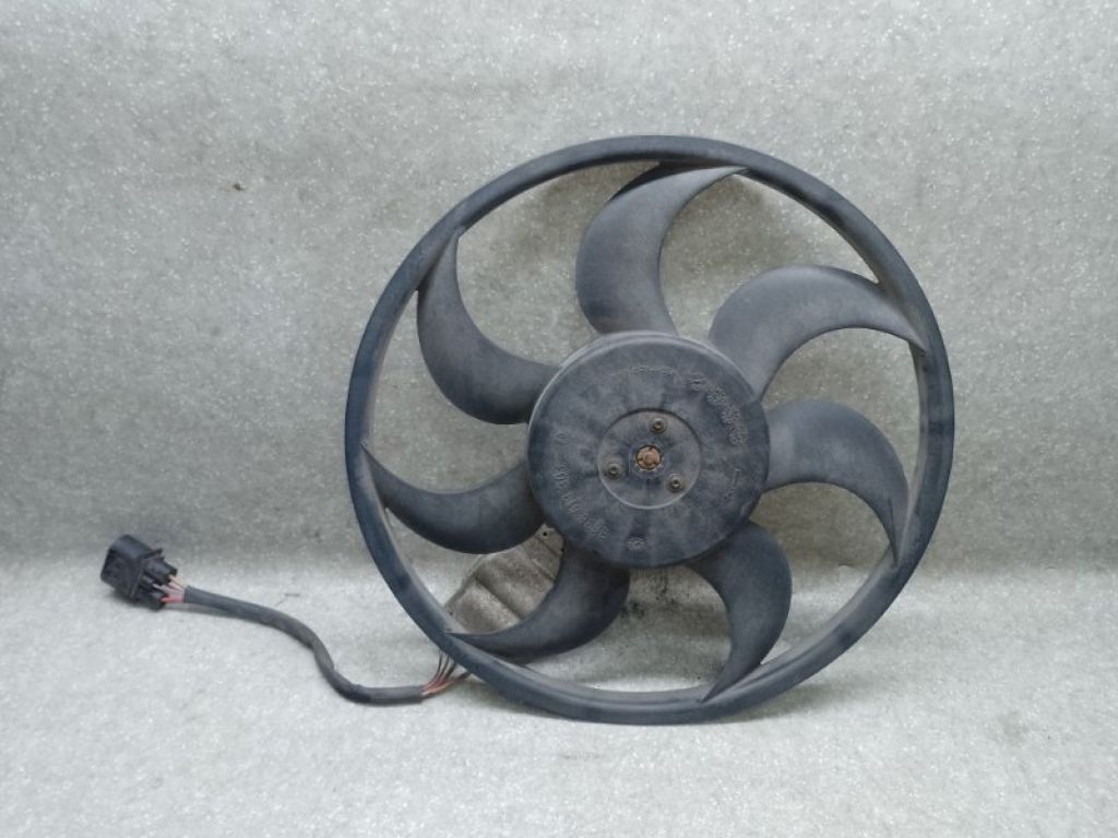 7L0959455D | Диффузор вентилятора основного радиатора прав. AUDI Q7 05-15