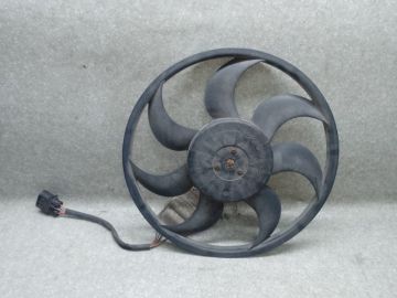 Диффузор вентилятора основного радиатора прав. AUDI Q7 05-15