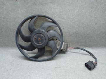 Диффузор вентилятора основного радиатора лев. AUDI Q7 05-15