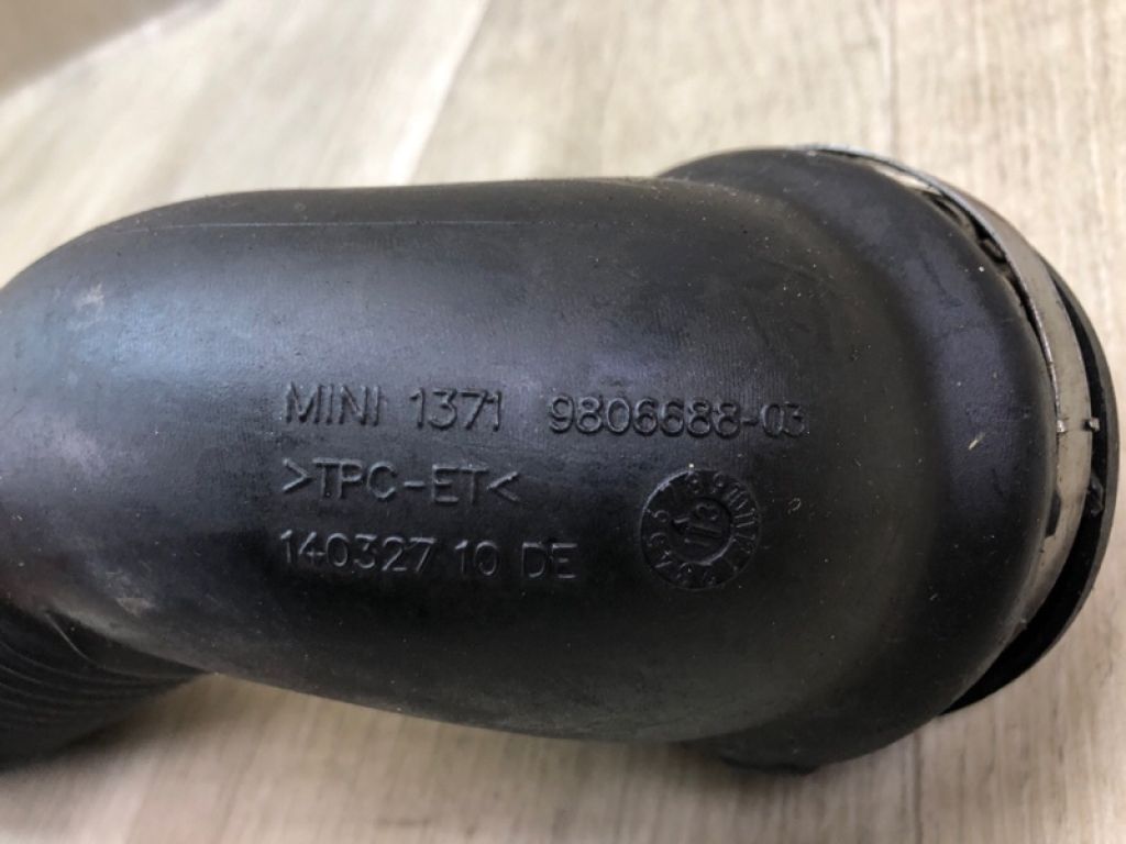 13 71 9 806 688 | Патрубок интеркулера MINI COUNTRYMAN R60 10-16 - Фото 7