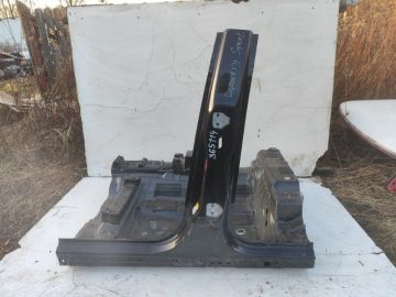 Центральна стійка кузова лів. LAND ROVER DISCOVERY Sport 15-19