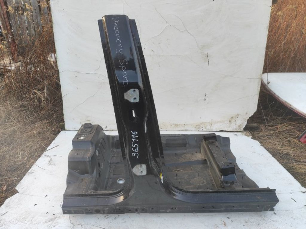 Центральна стійка кузова прав. LAND ROVER DISCOVERY Sport 15-19