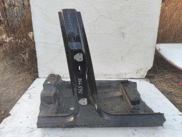 Центральна стійка кузова прав. LAND ROVER DISCOVERY Sport 15-19